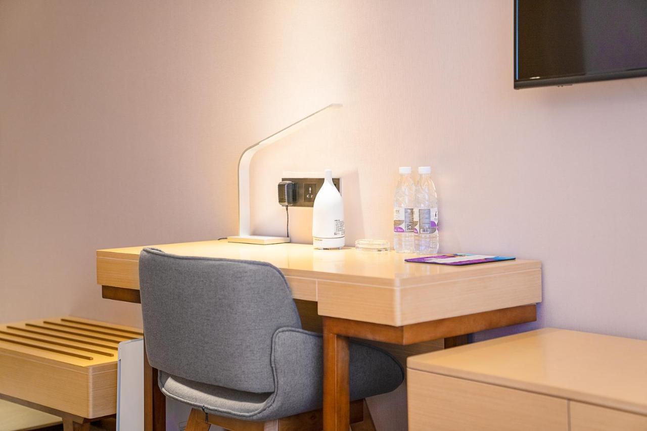 Echarm International Hotel Guangzhou Baiyun International Airport Huadu Plaza Branch - Free Deliver Service To Guangzhou Baiyun International Airport & Free Deliver Service To Canton Fair Complex During Canton Fair Period المظهر الخارجي الصورة